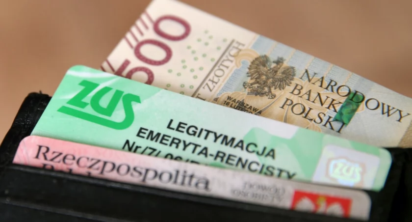 Emeryci coraz chętniej pracują, najwięcej na Mazowszu
