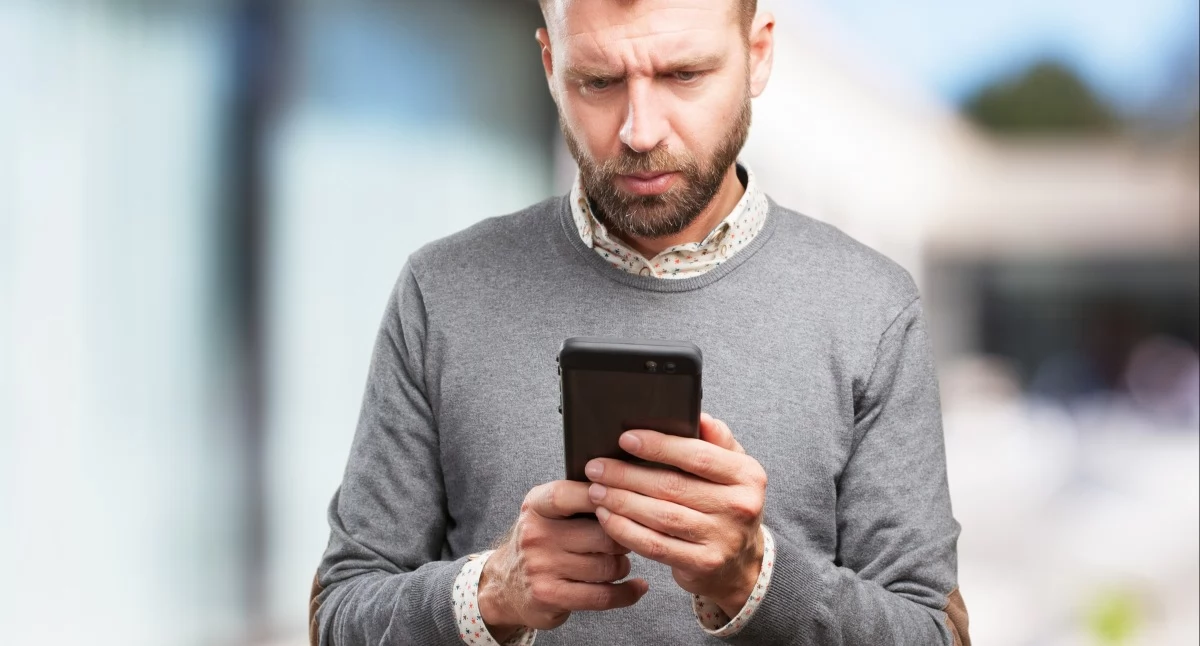 Dostałeś takiego SMS-a z ZUS? Natychmiast zgłoś go pod numer 8080