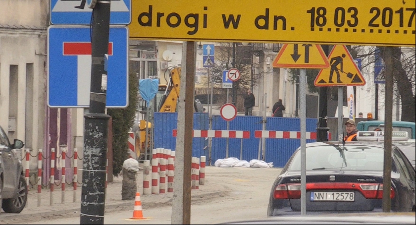 Ulica Sierakowskiego zamknięta. 