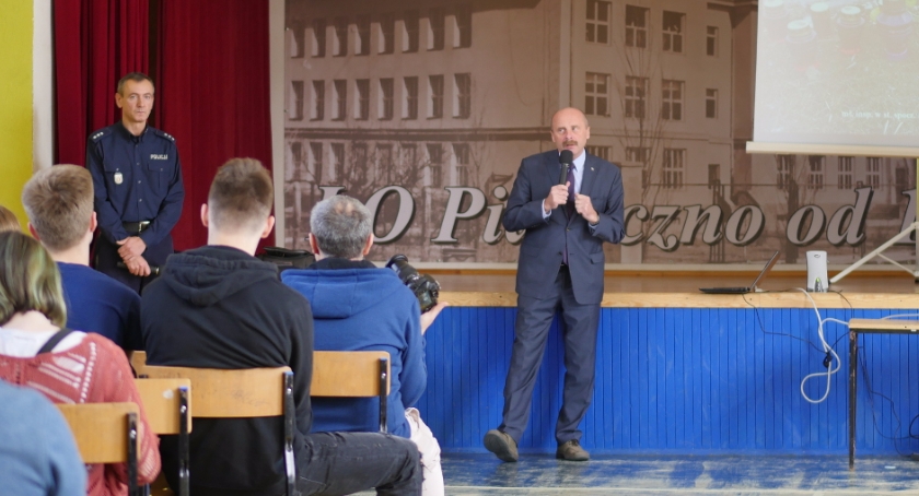 Patryk po 7 latach spędzonych za kratami, pomaga dziś innym obrać właściwą drogę