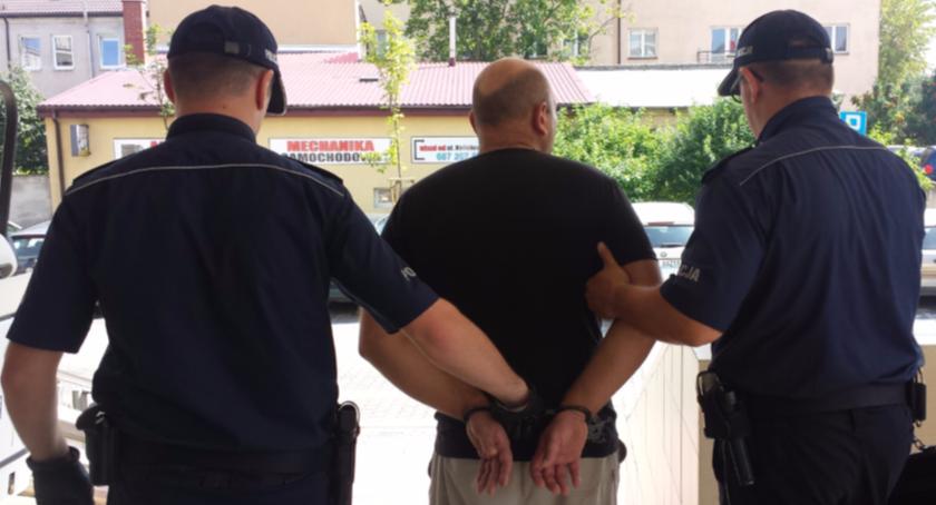 Areszt dla mężczyzny, który z siekierą gonił i groził śmiercią nastolatkowi