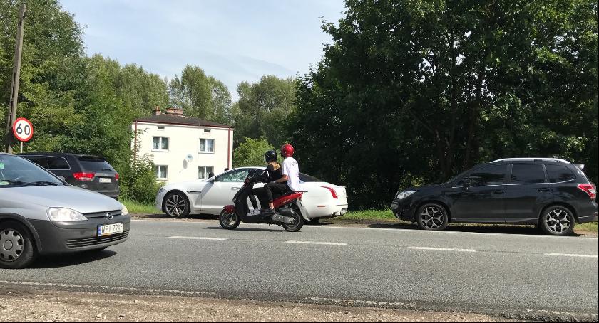 Akcja CBŚP na drodze 79 na wysokości Stadionu Miejskiego w Piasecznie.