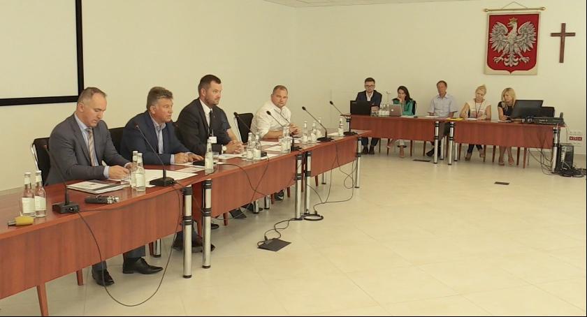 Sesja Rady Powiatu o przetargu na dzierżawę budynków Chyliczkowska 20