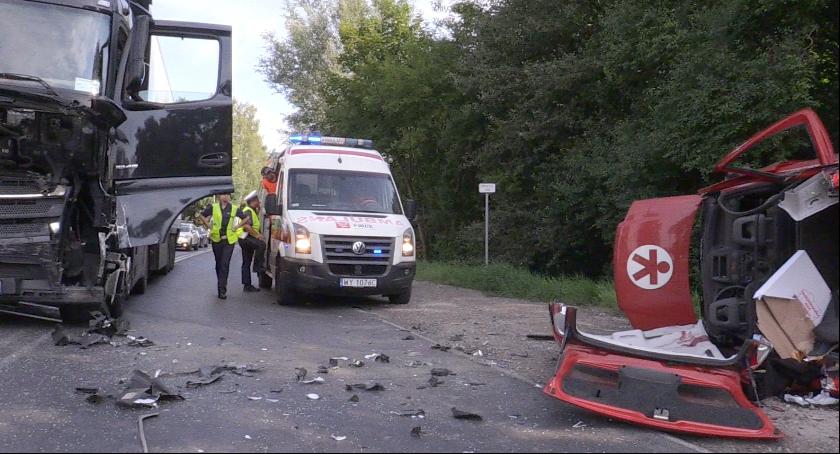 Kolizja TIRa i Fiata Pandy na obwodnicy Piaseczna