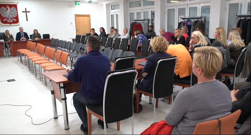 Spotkanie w Starostwie rodziców osób niepełnosprawnych m.in z wicestarostą i wiceburmistrz Piaseczna