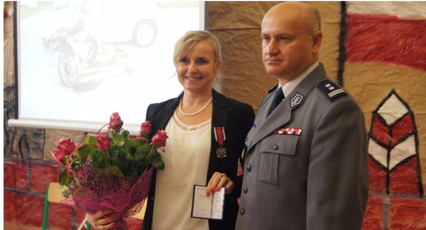 Wręczenie medalu dla Katarzyny Paprockiej od Ministra Spraw Wewnętrznych i Administracji