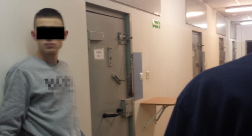Zdemolowali i okradli bar z kuchnią azjatycką