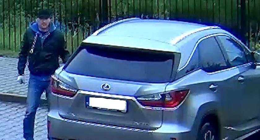 Wizerunek mężczyzny podejrzewanego o kradzież leksusa