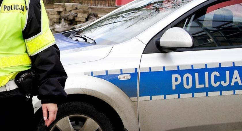 42-latek z zarzutem spowodowania kolizji, korupcji i jazdy pod wpływem alkoholu