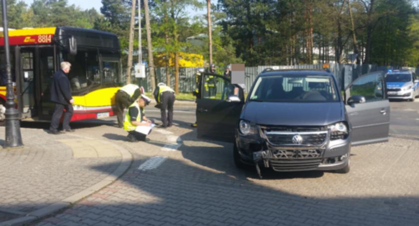 Po zderzeniu czterech pojazdów, trzy osoby trafiły do szpitala