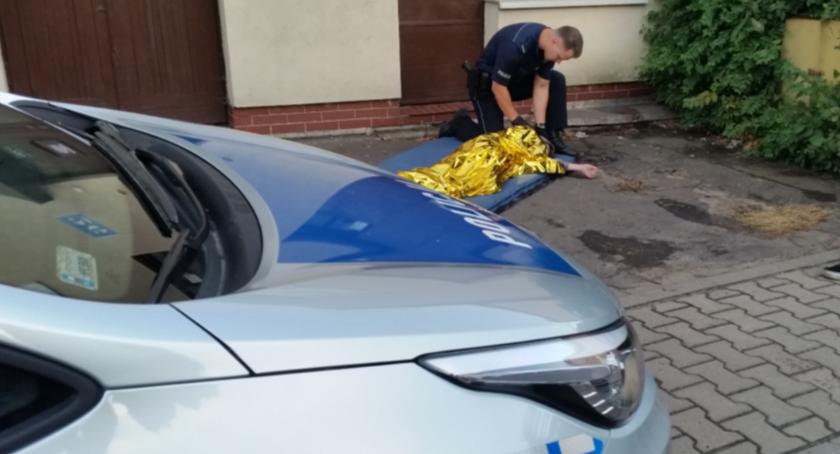 Policjanci przerwali zajęcia, by udzielić pomocy 16- latce upojonej alkoholem