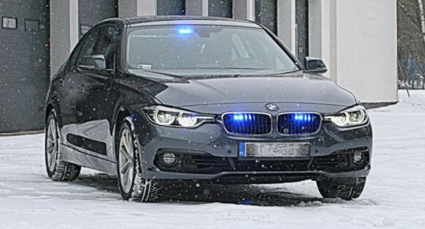 Policyjnym bmw poprowadzili pilny pilotaż do szpitala