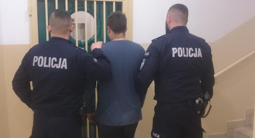 Kradzionym autem jazdę skończyli na kościelnym ogrodzeniu