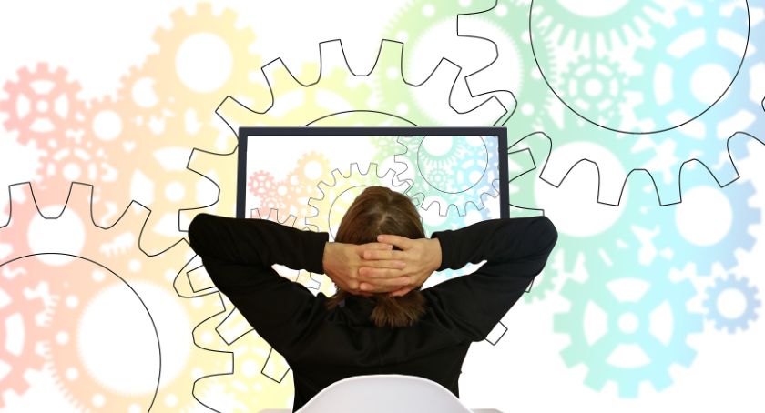 Polacy obawiają się, że automatyzacja odbierze im pracę