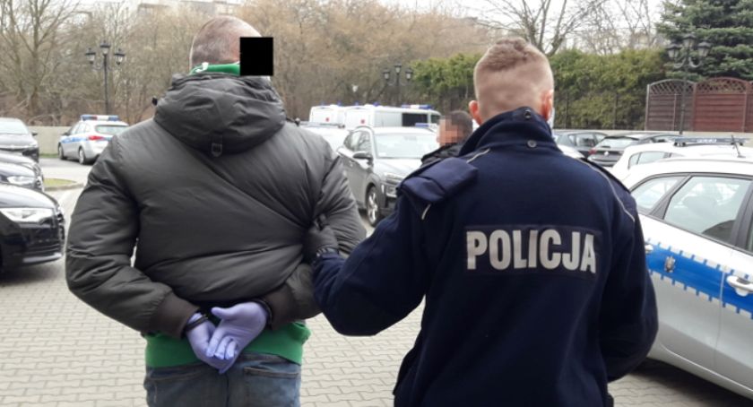 Policjanci z Piaseczna zatrzymali podejrzewanego o rozprowadzanie środków odurzających
