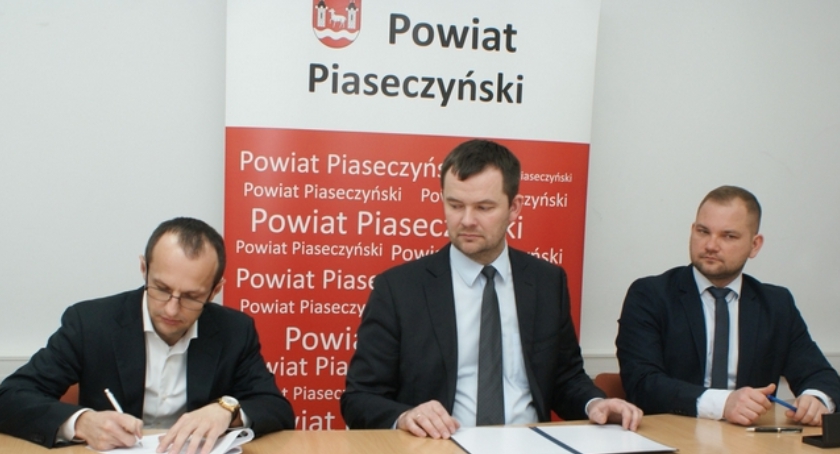 Podpisanie umowy na dzierżawę nieruchomości po byłej jednostce wojskowej w Górze Kalwarii