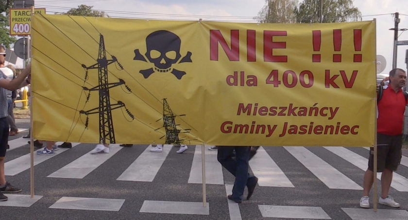 Mieszkańcy Tarczyna protestują przeciw linii 400kV