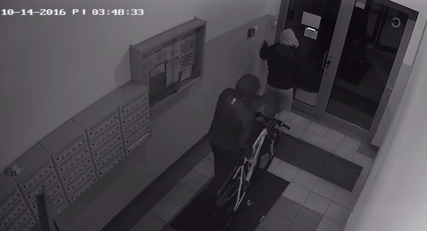 Poszukujemy sprawców kradzieży roweru i dziecięcej hulajnogi