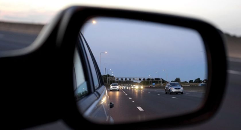 Ktoś specjalnie niszczy auta w Ursusie
