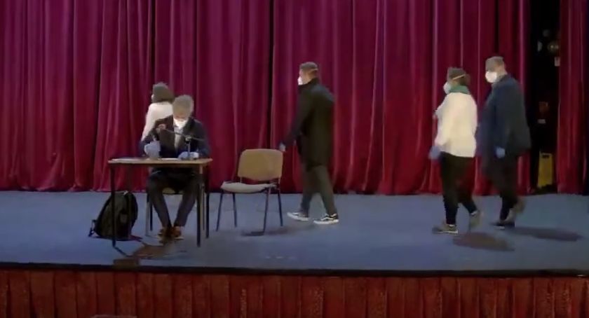 Radni nie boją się Covid. Jak wynika z przepisów mają prawo się nie bać