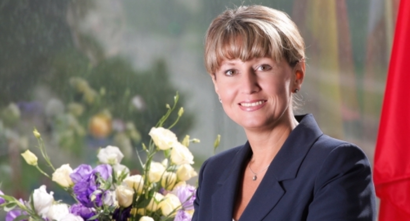 Czy burmistrz Urszula Kierzkowska jest dobrym gospodarzem dzielnicy Ursus? Kim jest?