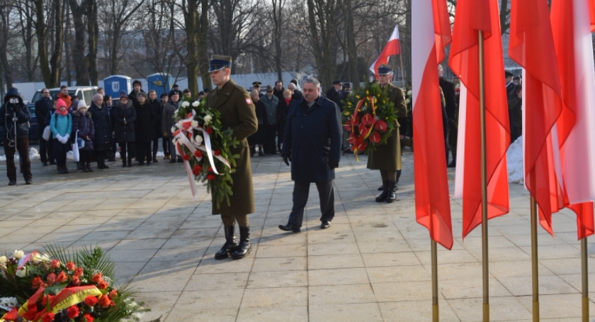 14 lutego – Walentynki przykrywają pamięć o powstaniu Armii Krajowej. Zagrajmy w tę grę!