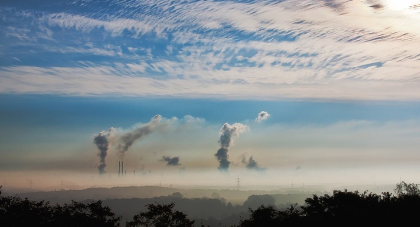 Smog zbliża się do Ursusa. W Piastowie zanotowano przekroczenie norm pyłu PM2,5 o 564 proc.