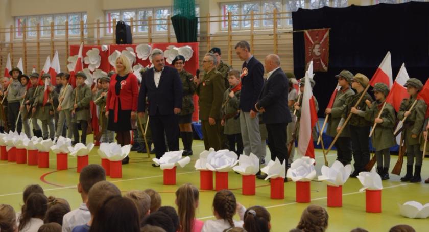 Uroczysty koncert z okazji Narodowego Święta Niepodległości w Szkole Podstawowej nr 382