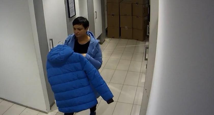 Podejrzana o kradzież na Ochocie. Rozpoznajesz tę kobietę? 
