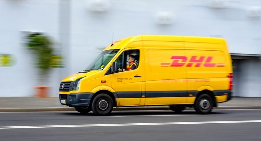 Ukradli samochód kurierski, po przejażdżce zostawili go i uciekli