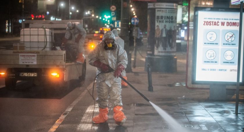 Ulice Warszawy są regularnie dezynfekowane [ZDJĘCIA]