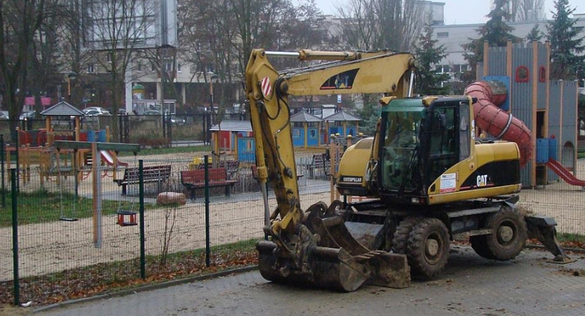 Nareszcie! Zespół szkolno-przedszkolny przy ul. Dzieci Warszawy 42 zaczął się budować!