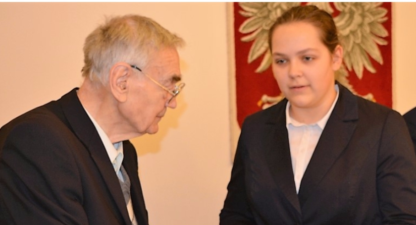 Młodzi i Seniorzy spotkali się na wspólnej sesji w Urzędzie Dzielnicy