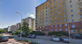 Dramat na Skoroszewskiej: samobójczyni na balustradzie balkonu