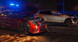 Ursus: Groźny wypadek przy Traktorzystów. Walka BMW z Mercedesem