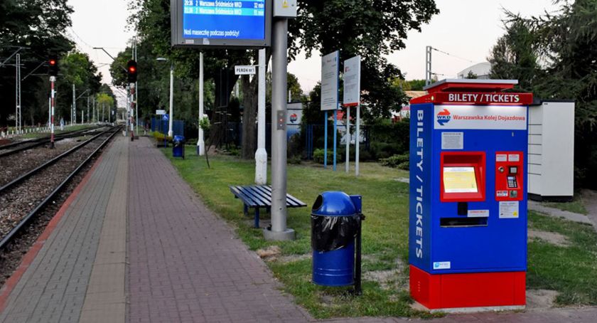 Nowe biletomaty na stacjach WKD