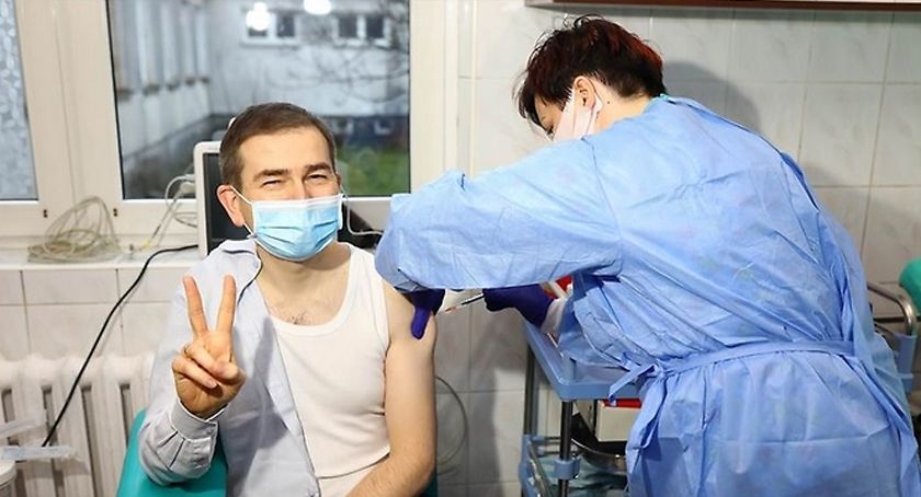 PIERWSZE SZCZEPIENIA PRZECIWKO COVID-19 W MARSZAŁKOWSKICH SZPITALACH