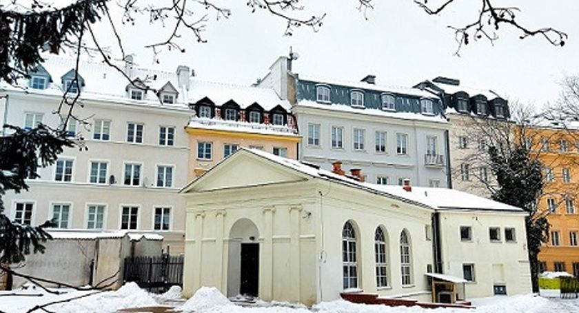 Muzeum Karykatury ponownie otwarte! Zapraszamy na wystawę „Teresa Jakubowska. Z życia wycięte