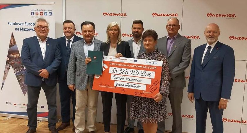 Podpisanie umowy na budowę ścieżek rowerowych - etap III
