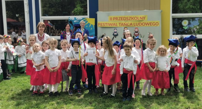 II Przedszkolny Festiwal Tańca Ludowego w gminnym przedszkolu w Michałowicach
