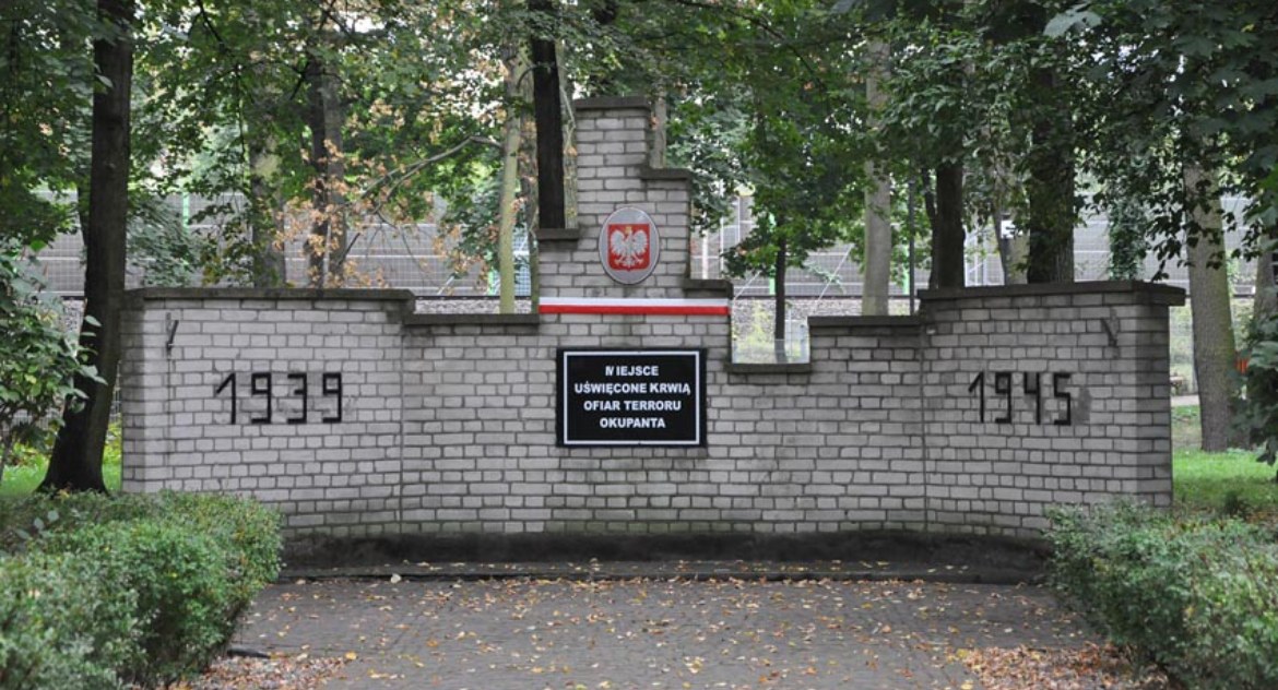 Ściana śmierci w parku miejskim w Brwinowie zyska nowe oblicze