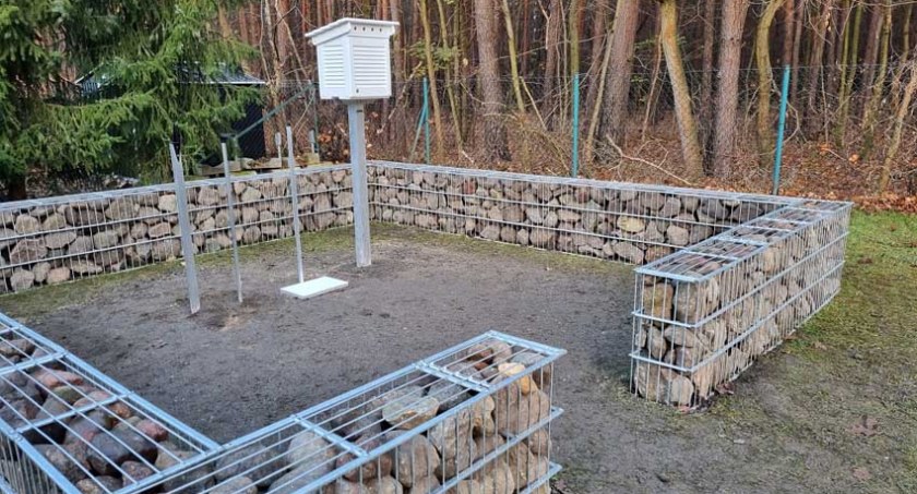 Stacje pogodowe w brwinowskich szkołach 