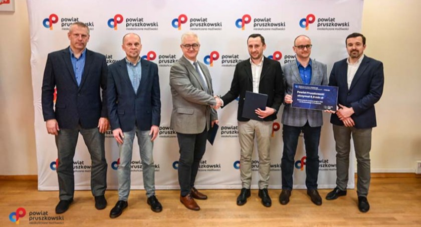Podpisanie umowy na wykonanie inwestycji: „Budowa drogi Nr 3135W - ul. Broniewskiego w Pruszkowie”