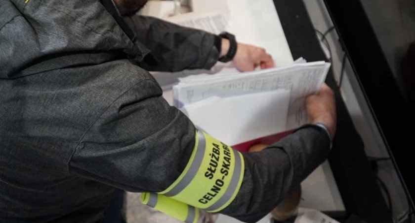 Fałszywe faktury za 64,5 mln zł. Służby zatrzymały 6 osób