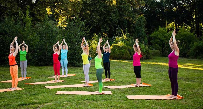 Fitness rodzinny na Skwerze ZTL Pruszkowiacy
