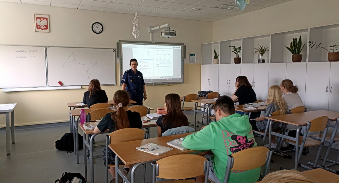 SPOTKANIA PROFILAKTYKA Z KOMENDY POWIATOWEJ POLICJI W PRUSZKOWIE Z MŁODZIEŻĄ Z KLAS VII I VII SZKOŁY PODSTAWOWEJ NR 5 W PRUSZKOWIE