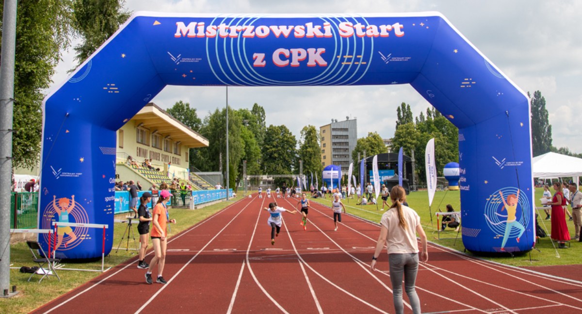 Burmistrz Wiskitek kontra CPK. Cztery szkoły straciły pół miliona złotych dotacji