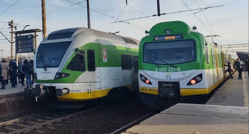 Duże utrudnienia w ruchu pociągów KM - awaria urządzeń sterowania ruchem kolejowym na stacji Warszawa Zachodnia