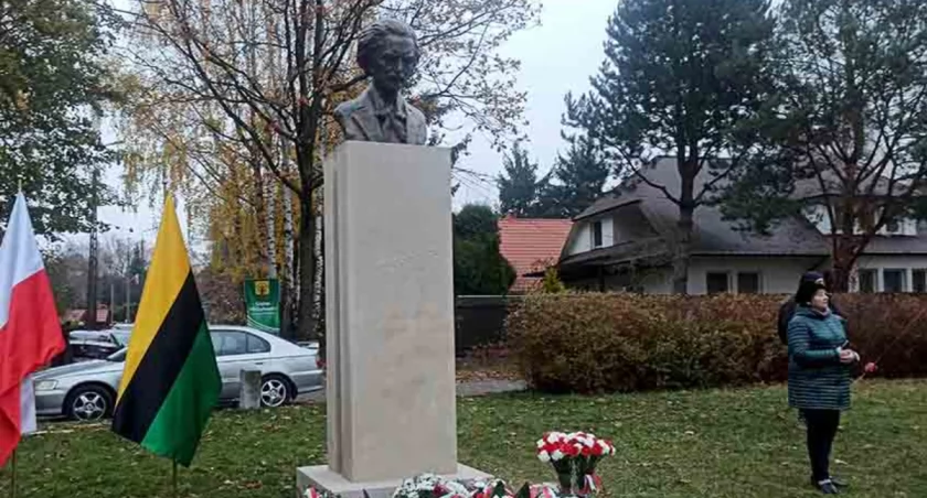 Odsłonięcie pomnika Paderewskiego w Komorowie