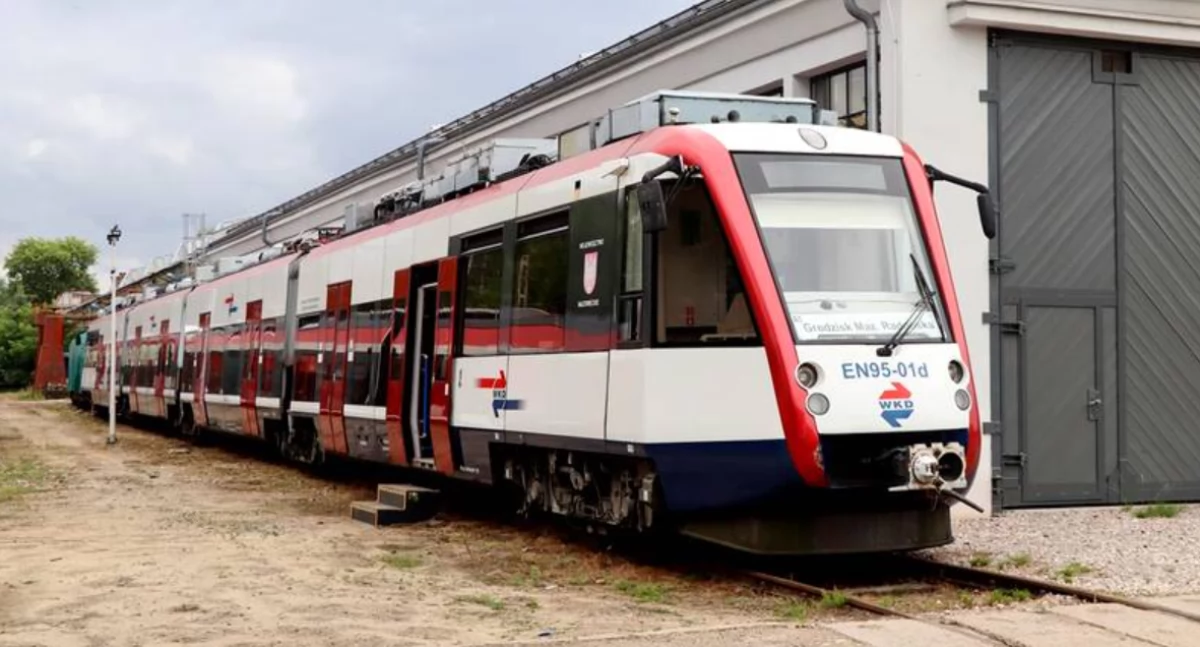 Historię rozpoczęcia eksploatacji składów WKD EN95-01